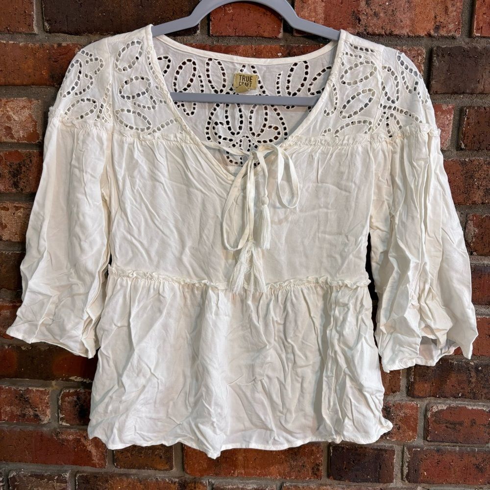 True Craft womens lazer cut tie front flowy boho peasant blouse cream medium